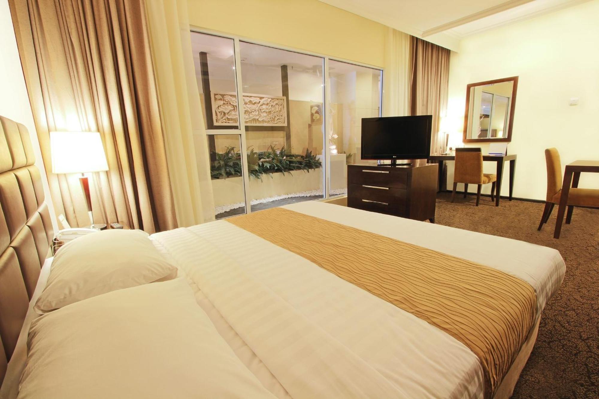 Harmoni One Convention Hotel And Service Apartments Batam Room photo